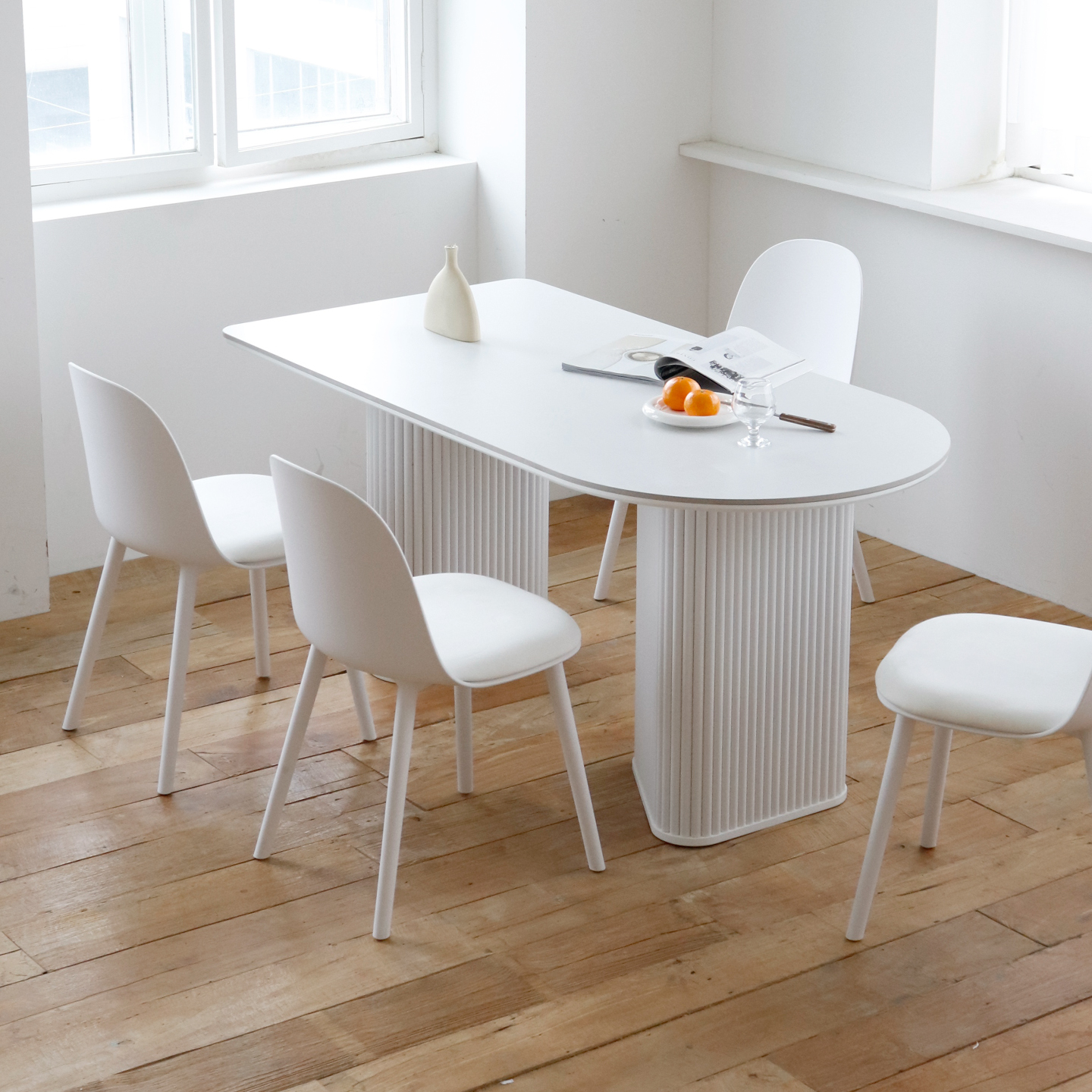 비알프렌드 토즈 흔들림 없는 포세린 통 세라믹 템바보드 반타원 식탁 테이블 (2color)