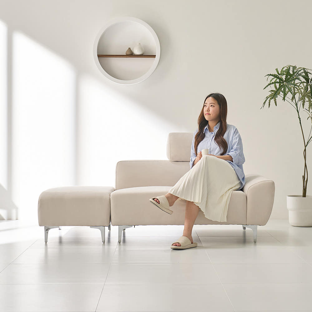 스툴을 활용한 2인용 소파 이미지