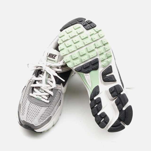 나이키 우먼 줌 보메로 5 운동화 FB8825-001