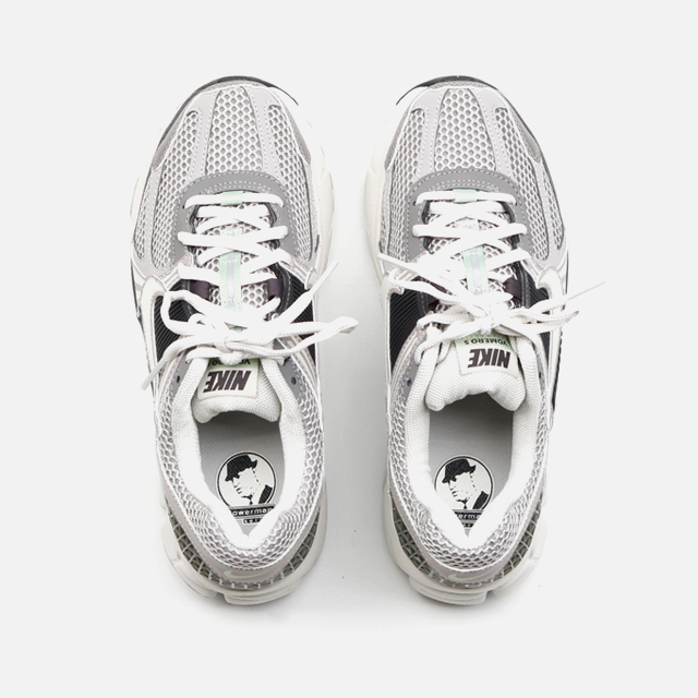 나이키 우먼 줌 보메로 5 운동화 FB8825-001