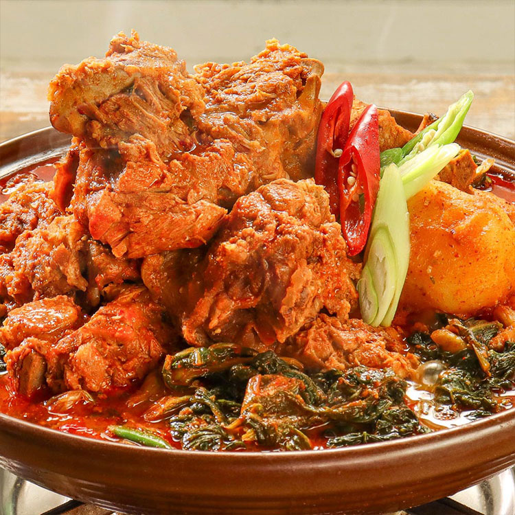 황씨네옹고집 감자탕 사골 뼈다귀감자탕 양많은 푸짐한 우거지감자탕 뼈해장국 1.2kg 4팩 - 상세 이미지 2