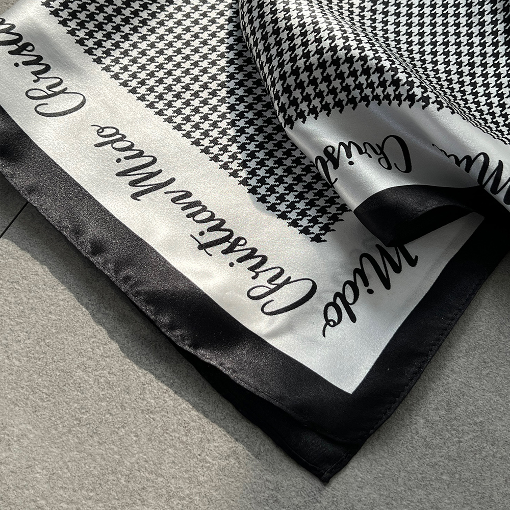 하운드 레터링 실크100 정사각형 포인트 스카프