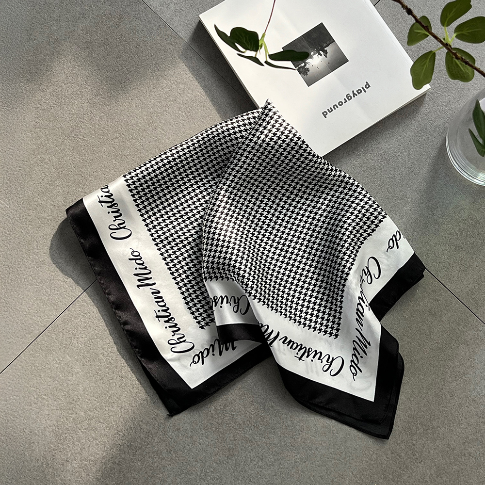 하운드 레터링 실크100 정사각형 포인트 스카프