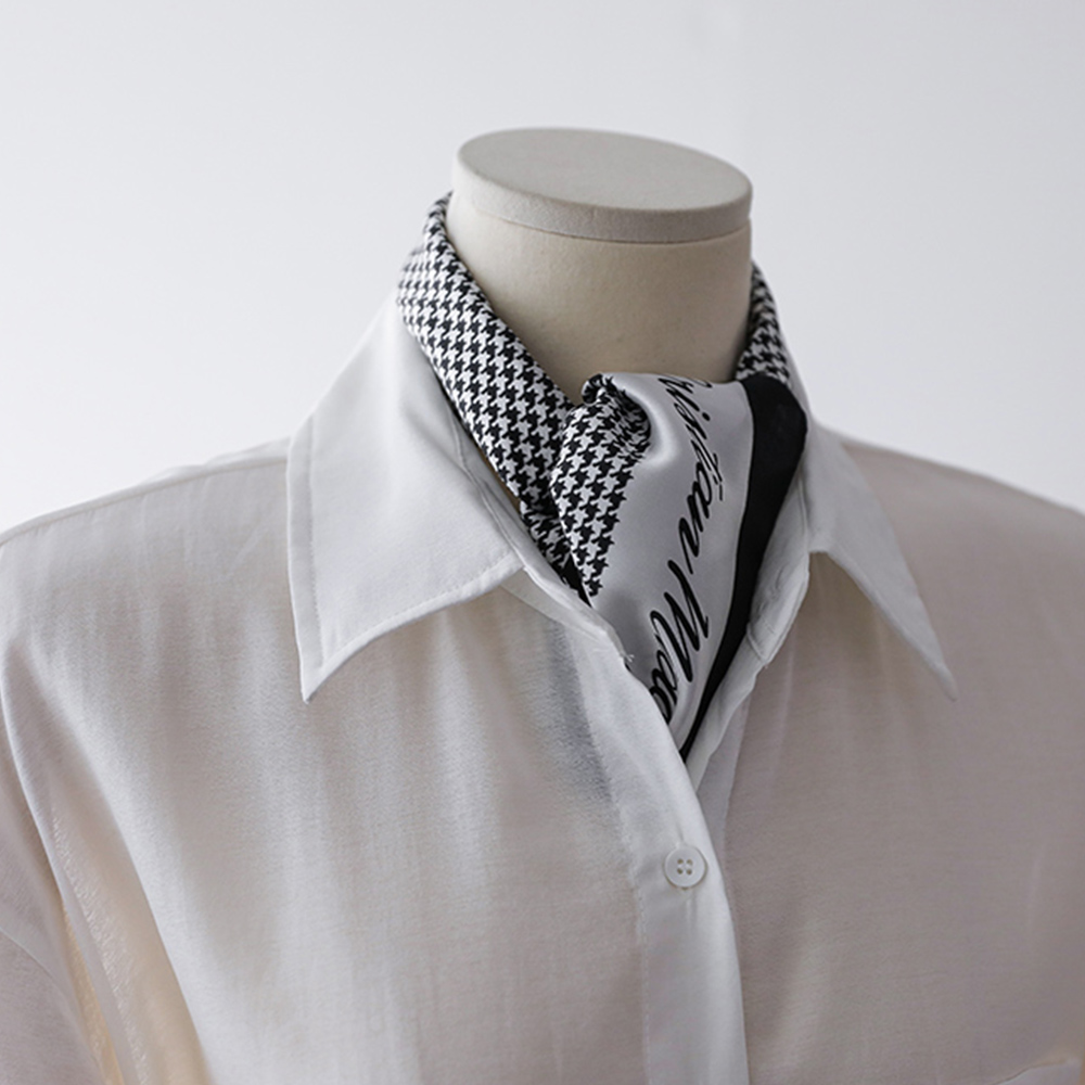 하운드 레터링 실크100 정사각형 포인트 스카프