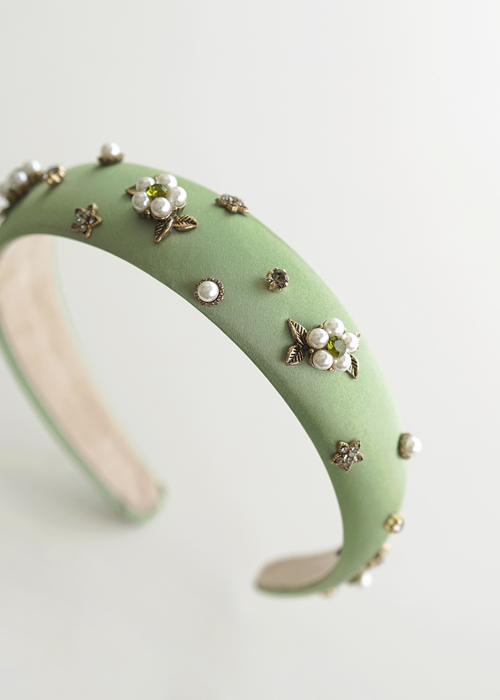 루드 클래식 플라워 진주 헤어밴드 L25SSAC27