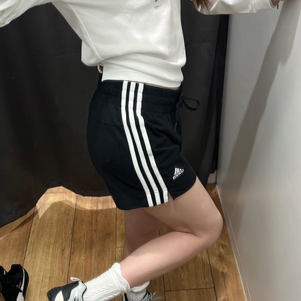 아디다스 우먼즈 에센셜 3S 삼선 쇼츠 돌핀 팬츠 블랙 GM5523