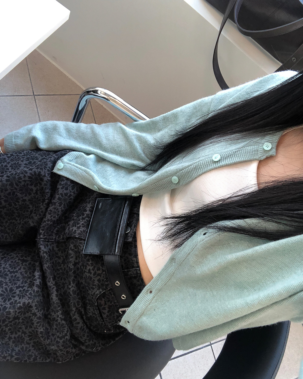 에트 울 캐시미어 여리핏 세미크롭 가디건 상세 이미지 18