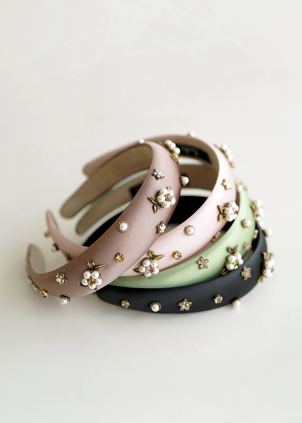 루드 클래식 플라워 진주 헤어밴드 L25SSAC27