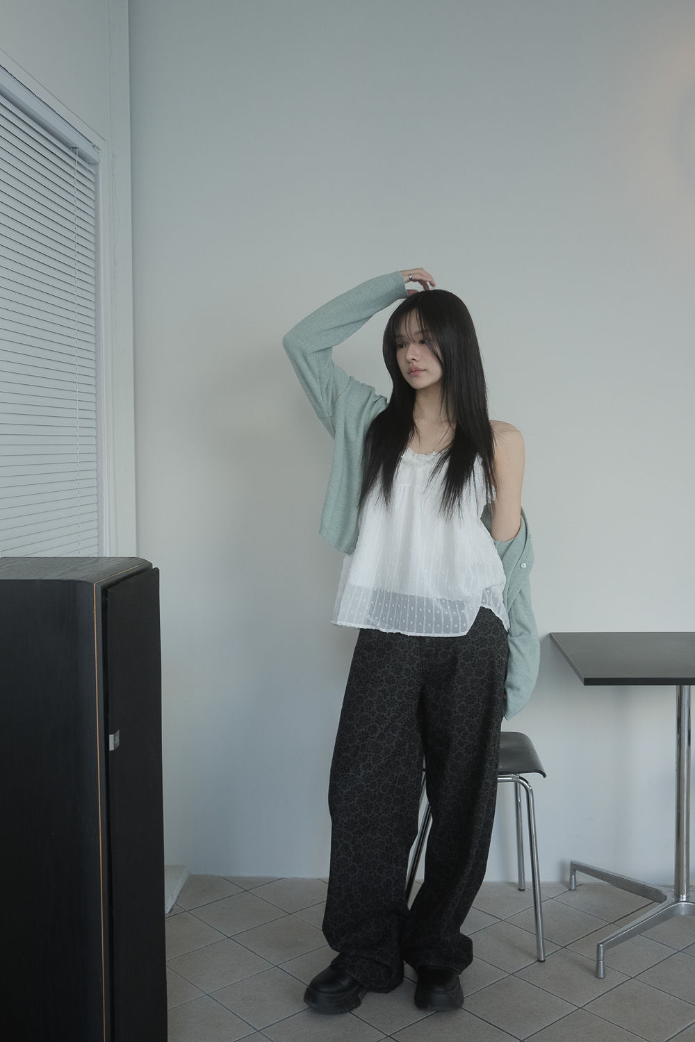 에트 울 캐시미어 여리핏 세미크롭 가디건 상세 이미지 25