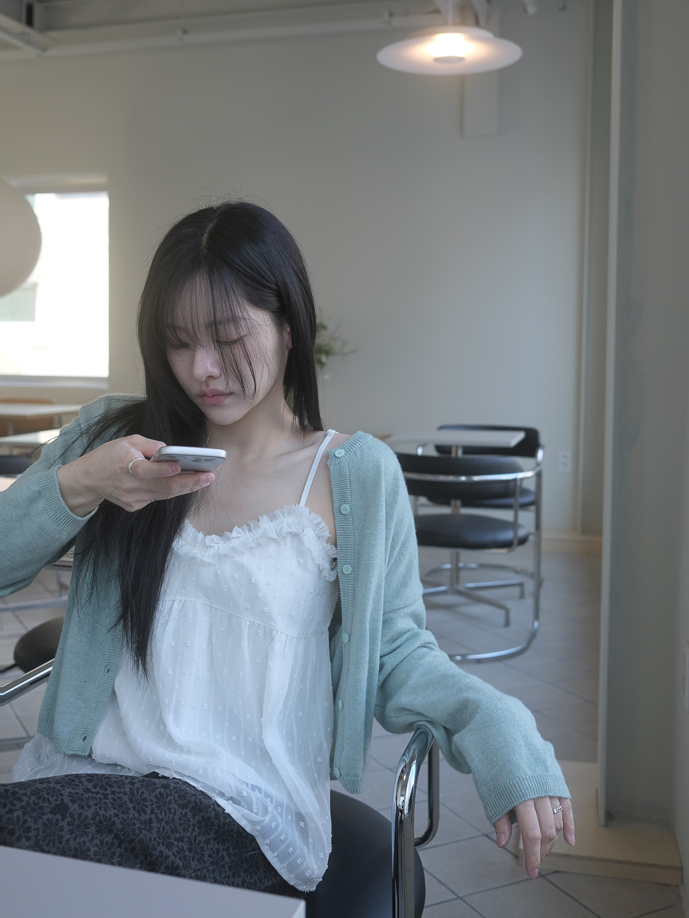 에트 울 캐시미어 여리핏 세미크롭 가디건 상세 이미지 17