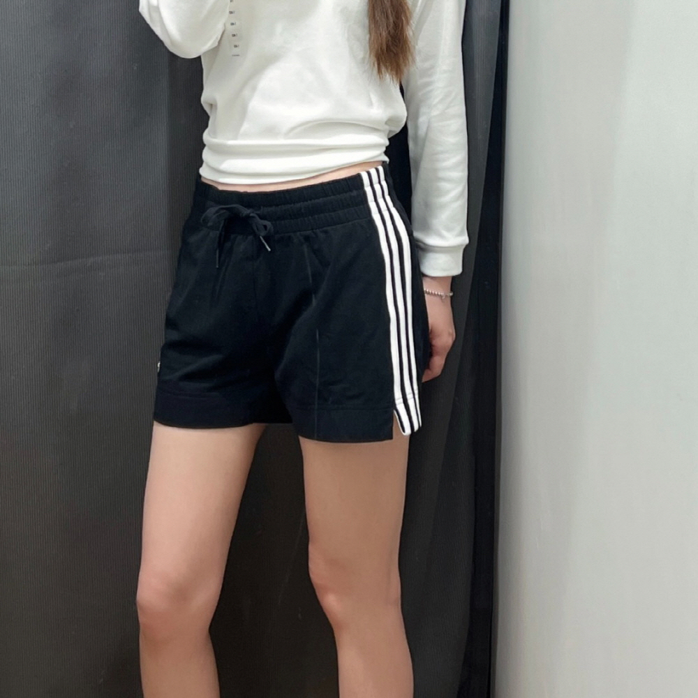 아디다스 우먼즈 에센셜 3S 삼선 쇼츠 돌핀 팬츠 블랙 GM5523 - 상세 이미지 2