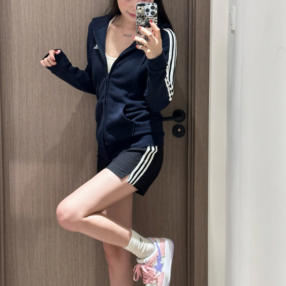 아디다스 우먼즈 에센셜 3S 삼선 쇼츠 돌핀 팬츠 블랙 GM5523 - 상세 이미지 4