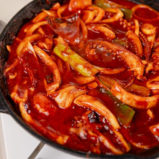 형닭마켓 매운 오징어볶음 감칠맛이 일품인 불오징어 팔당 450g