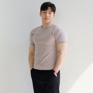 남자 머슬핏 반팔 밴딩버전 무지 티셔츠 착용 후기 | 사이즈/핏 총정리 - 상품 이미지 4