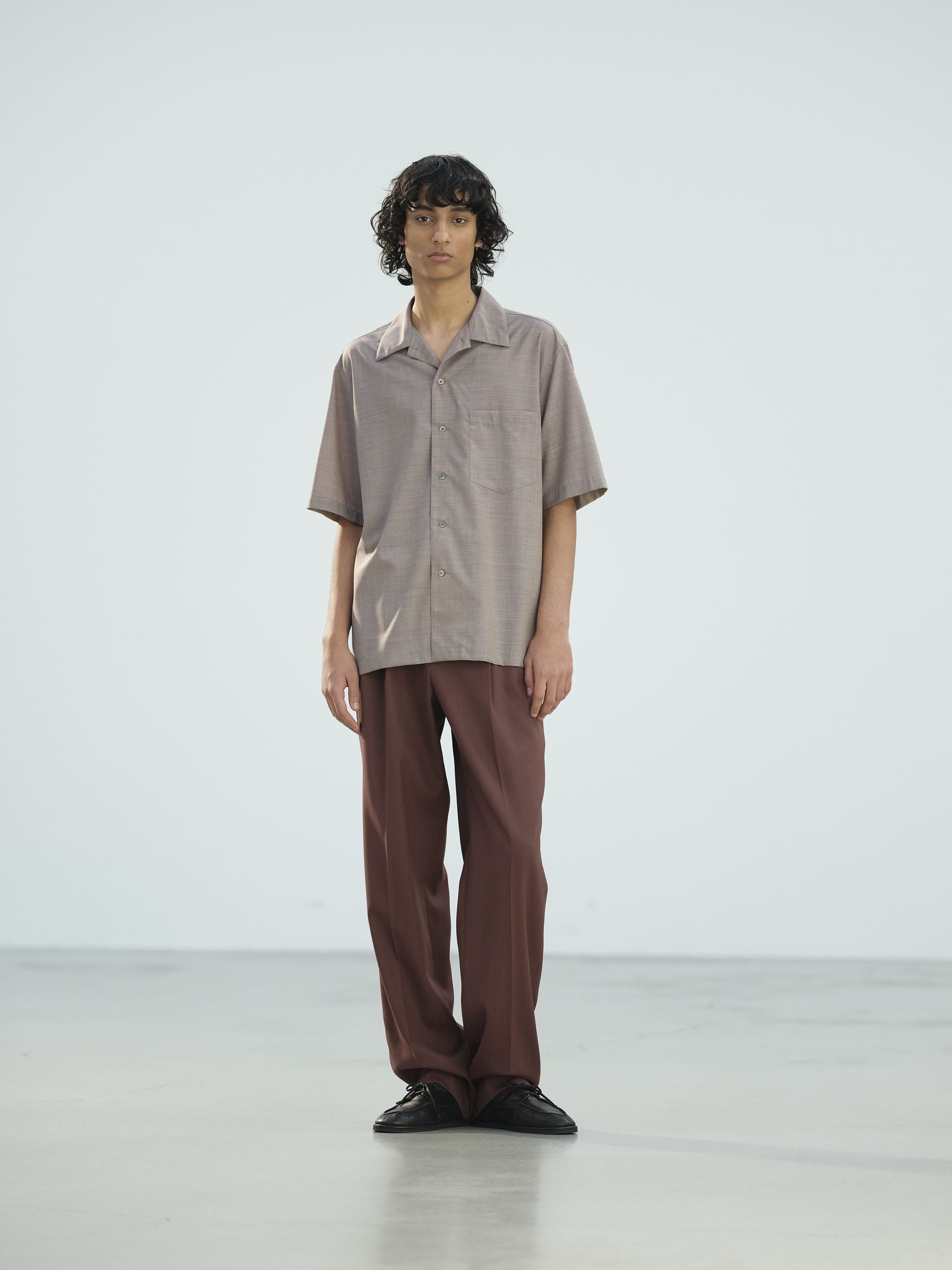 오라리 수퍼 파인 트로피컬 울 오픈 칼라 하프 실리브 셔츠 25SS A25SS02WT - 상세 이미지 2