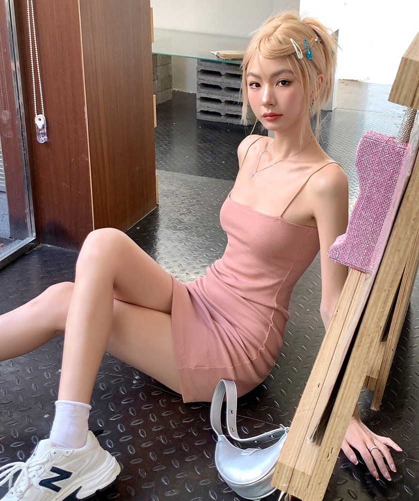 러블리 섹시 핑크 스퀘어넥 슬림핏 끈나시 미니 원피스 여름 데이트룩 파티룩 - 상세 이미지 2