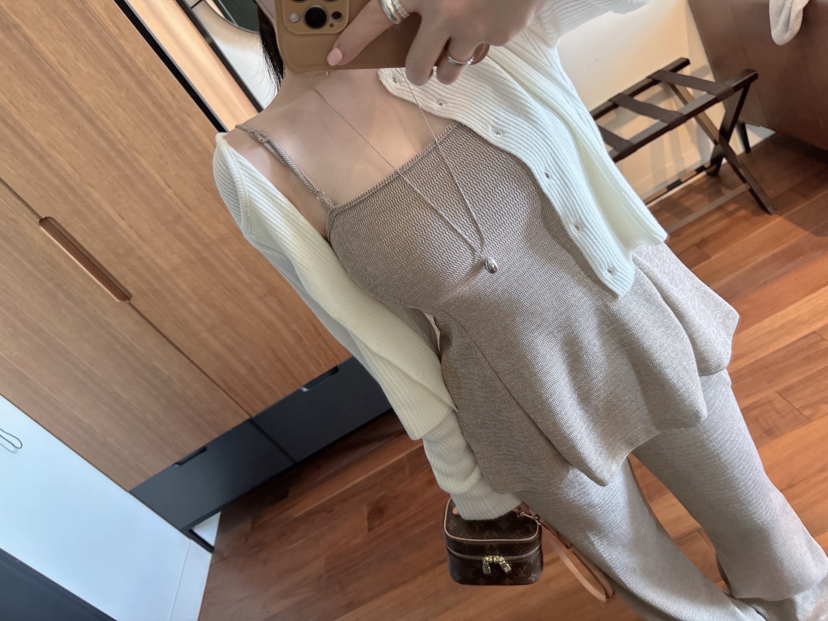 [set/소장템🤎] 홉 타이 머플러 플레어 나시 뷔스티에+밴딩 부츠컷 트레이닝 팬츠 투피스 세트 3color 상세 이미지 44