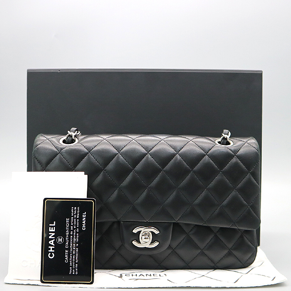 Chanel(샤넬) A01112 블랙 컬러 램스킨 클래식 미듐 M사이즈 플랩 체인 숄더백 : 고이비토