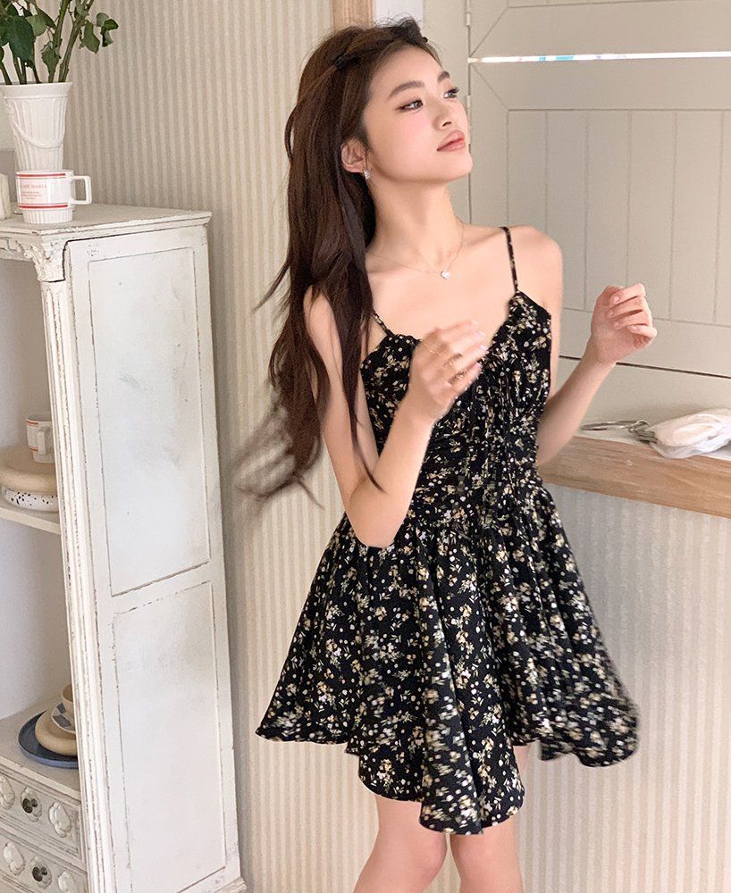 여름 잔꽃 플라워 셔링 나시 원피스 스모크밴딩 A라인 플레어 미니 블랙 데이트룩 바캉스룩 - 상세 이미지 4