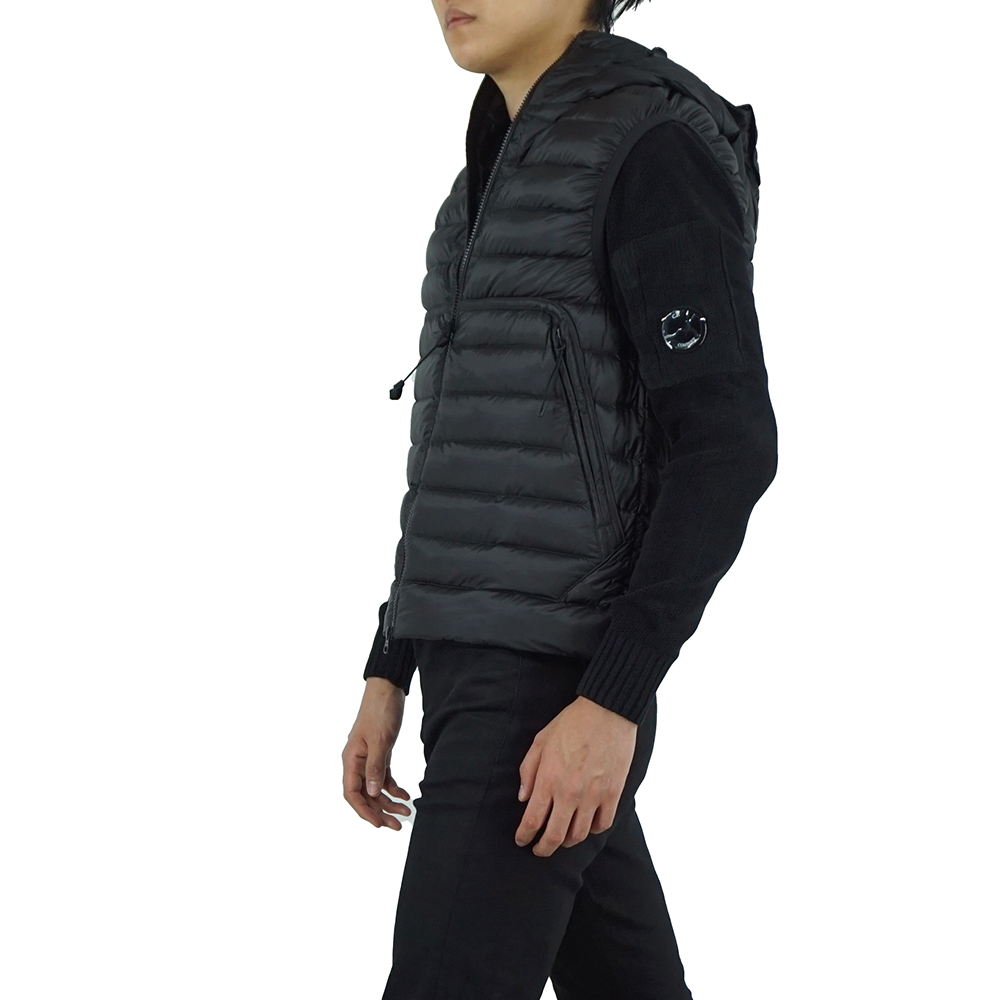 CP컴퍼니 D.D. 쉘 고글 후드 경량 패딩 조끼 블랙 17CMOW074A 006099A 999 - 상세 이미지 3