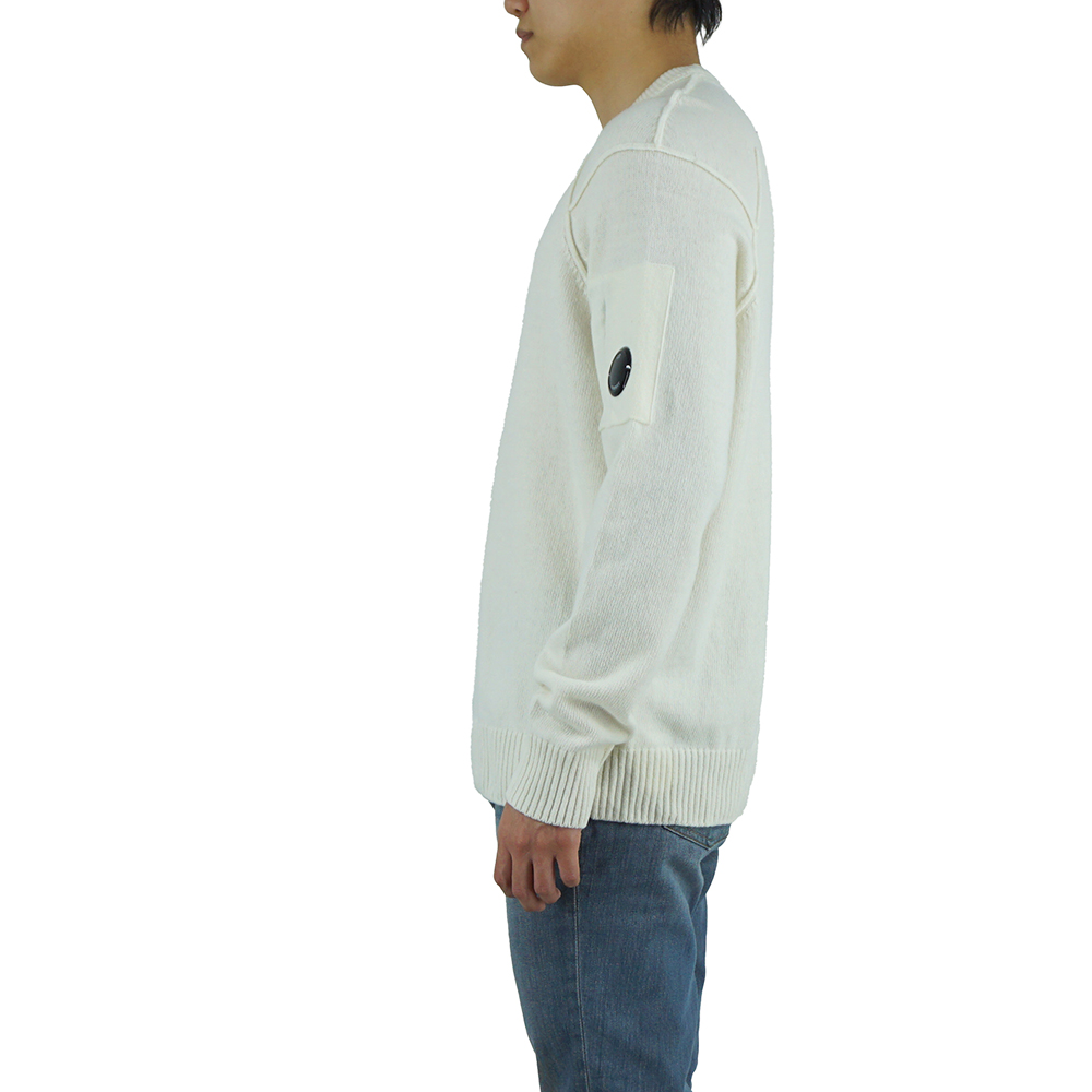 CP컴퍼니 렌즈 와펜 램스울 크루넥 니트 화이트 17CMKN047A 110149A 103 - 상세 이미지 3