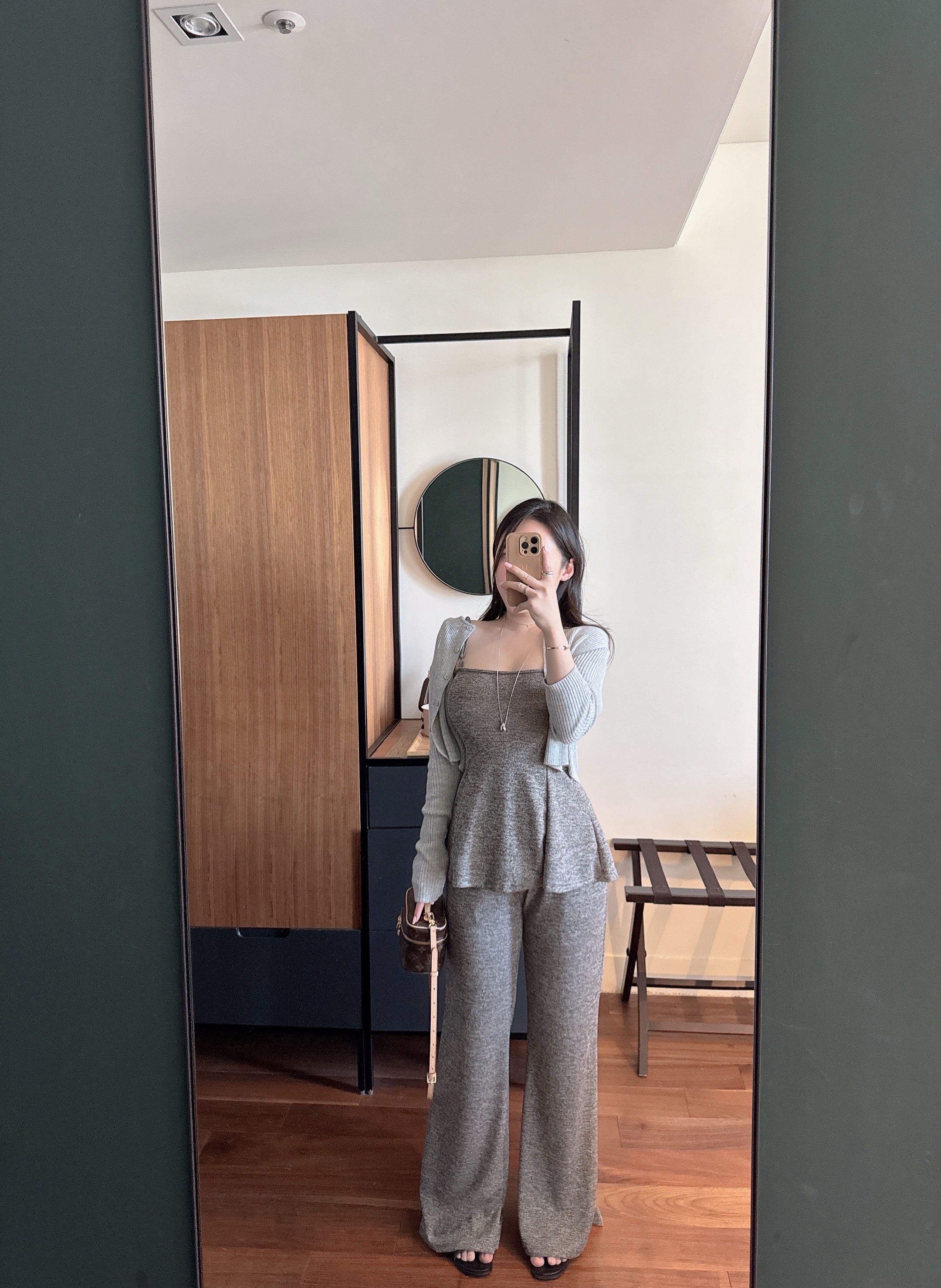 [set/소장템🤎] 홉 타이 머플러 플레어 나시 뷔스티에+밴딩 부츠컷 트레이닝 팬츠 투피스 세트 3color 상세 이미지 39