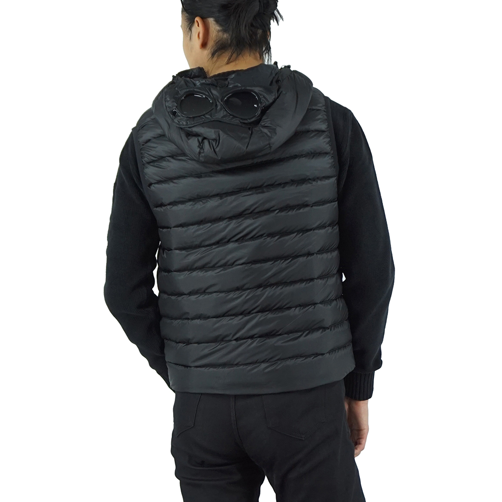 CP컴퍼니 D.D. 쉘 고글 후드 경량 패딩 조끼 블랙 17CMOW074A 006099A 999 - 상세 이미지 5