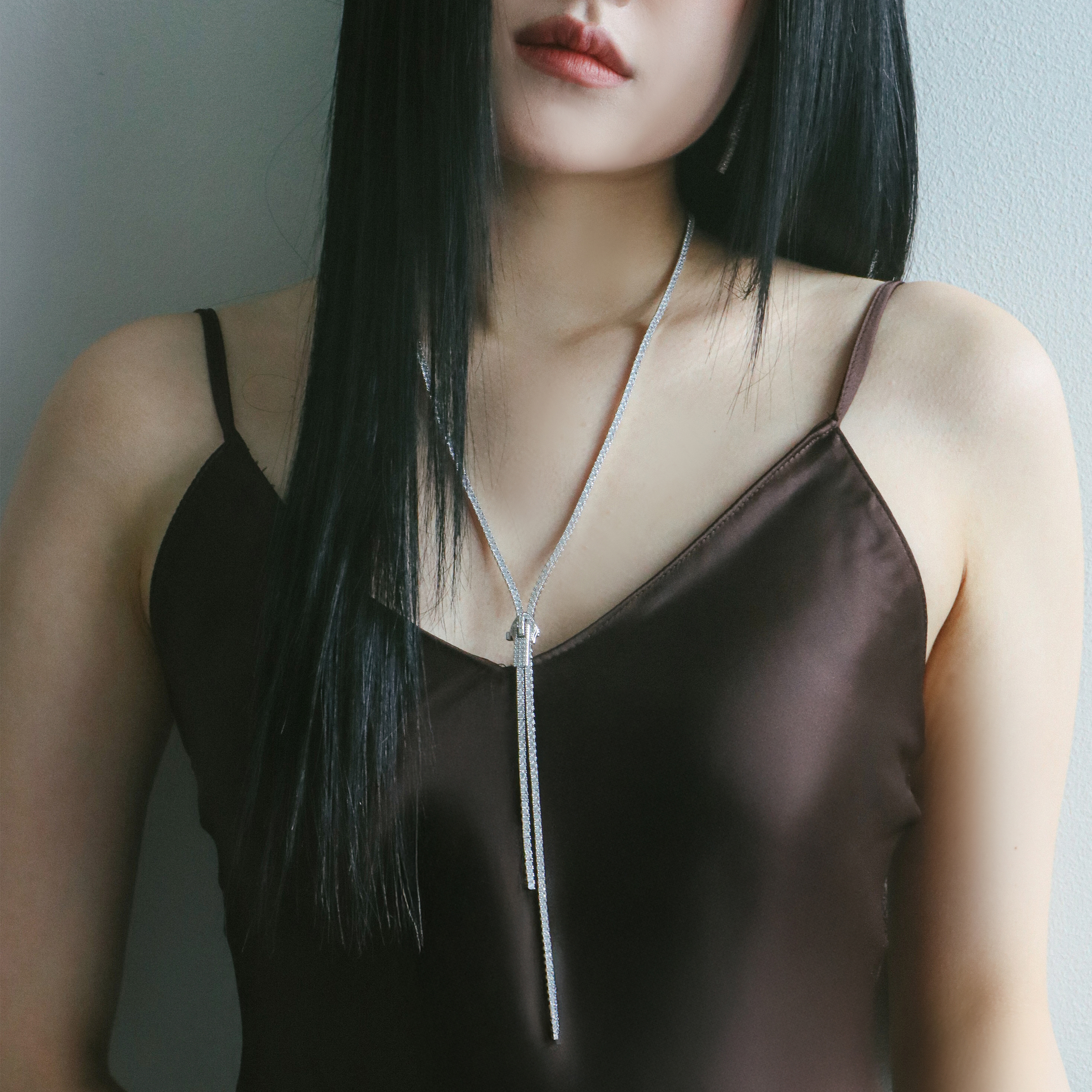 지퍼 큐빅목걸이 화이트 테니스 롱 네크리스 - 메인 이미지