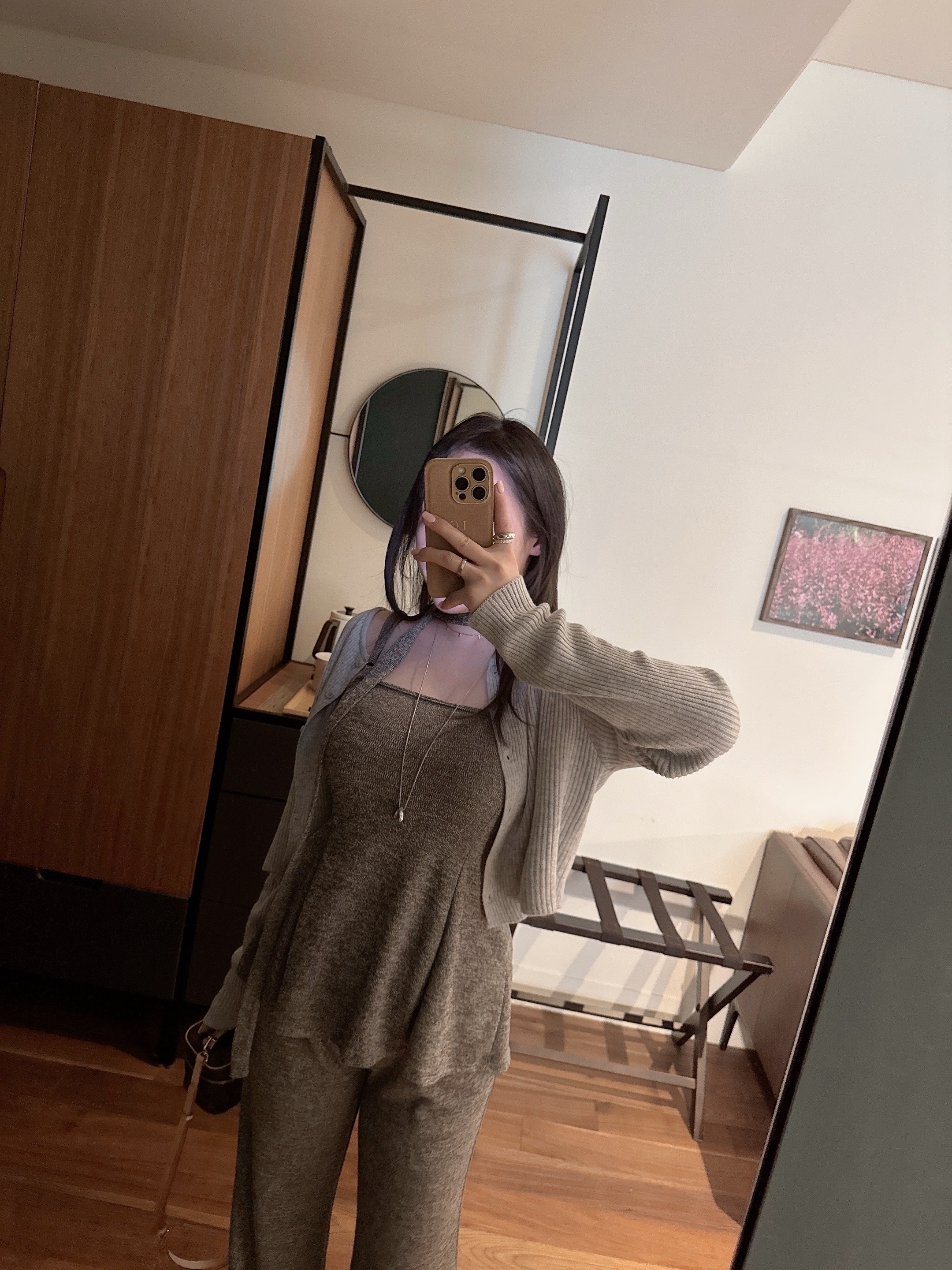 [set/소장템🤎] 홉 타이 머플러 플레어 나시 뷔스티에+밴딩 부츠컷 트레이닝 팬츠 투피스 세트 3color 상세 이미지 6