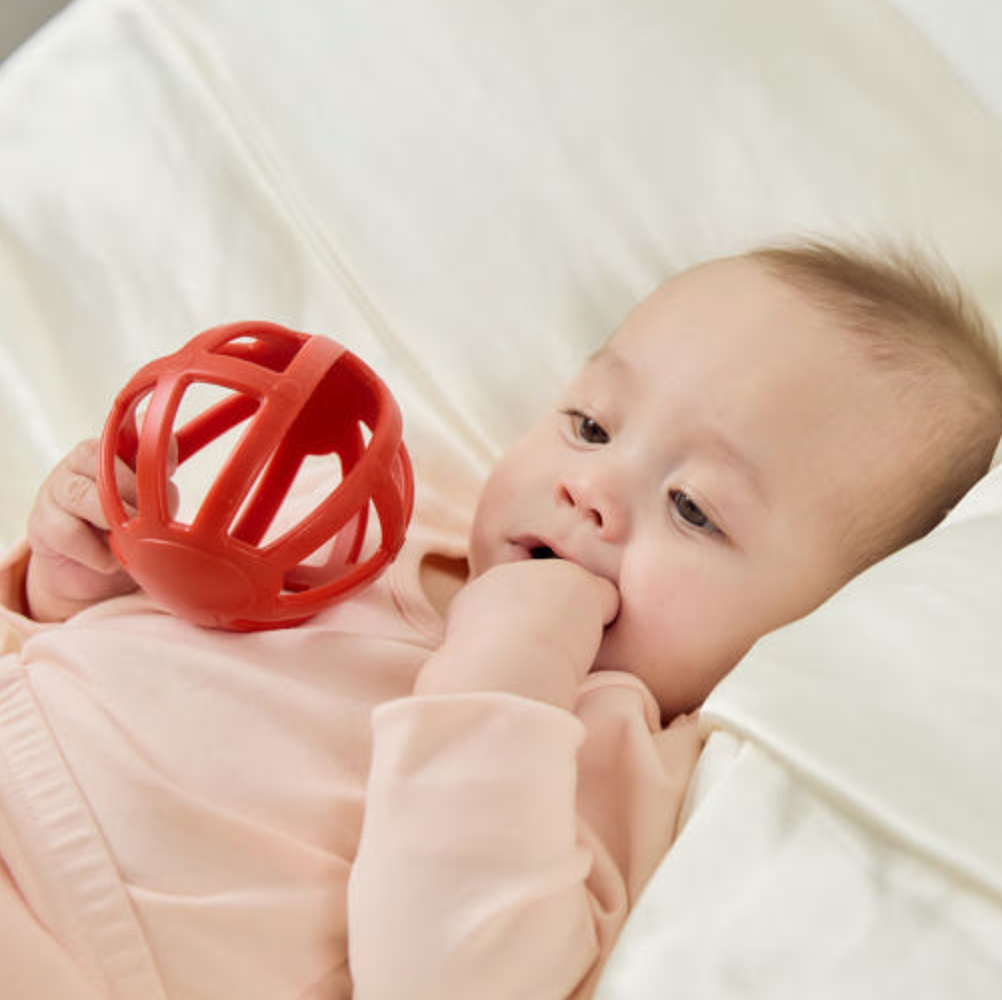 티지엠 하트 플래티넘 실리콘 볼 치발기 감각 놀이 소근육 발달