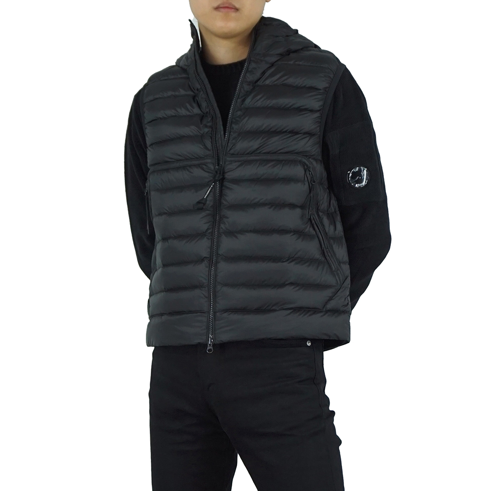 CP컴퍼니 D.D. 쉘 고글 후드 경량 패딩 조끼 블랙 17CMOW074A 006099A 999 - 상세 이미지 2