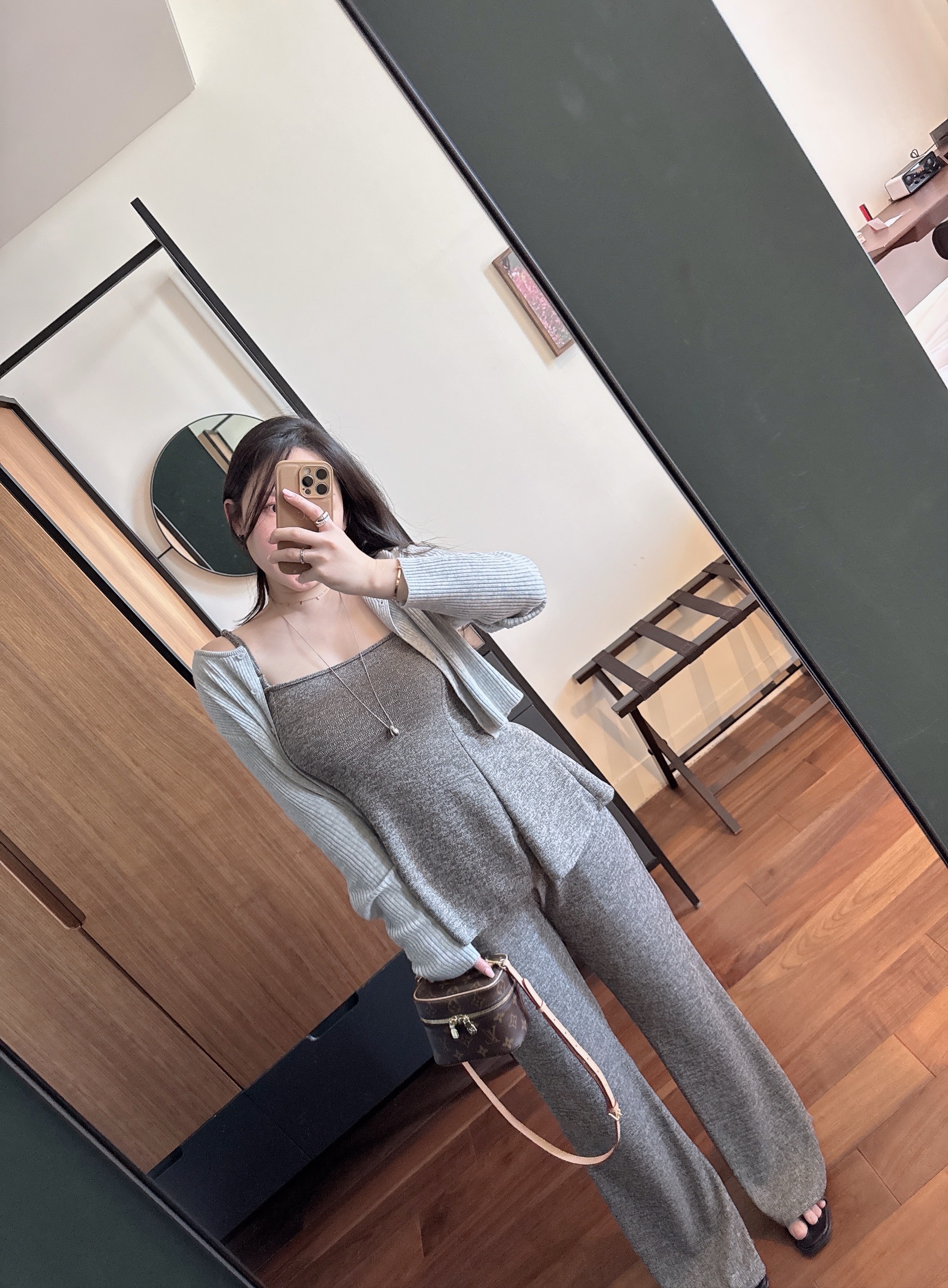 [set/소장템🤎] 홉 타이 머플러 플레어 나시 뷔스티에+밴딩 부츠컷 트레이닝 팬츠 투피스 세트 3color 상세 이미지 27