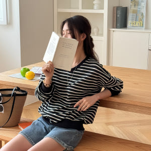 여성 루즈핏 긴팔 브이넥 스트라이프 맨투맨 티셔츠 봄 가을 큐브 착용 후기 | 사이즈/핏 총정리 - 상품 이미지 3