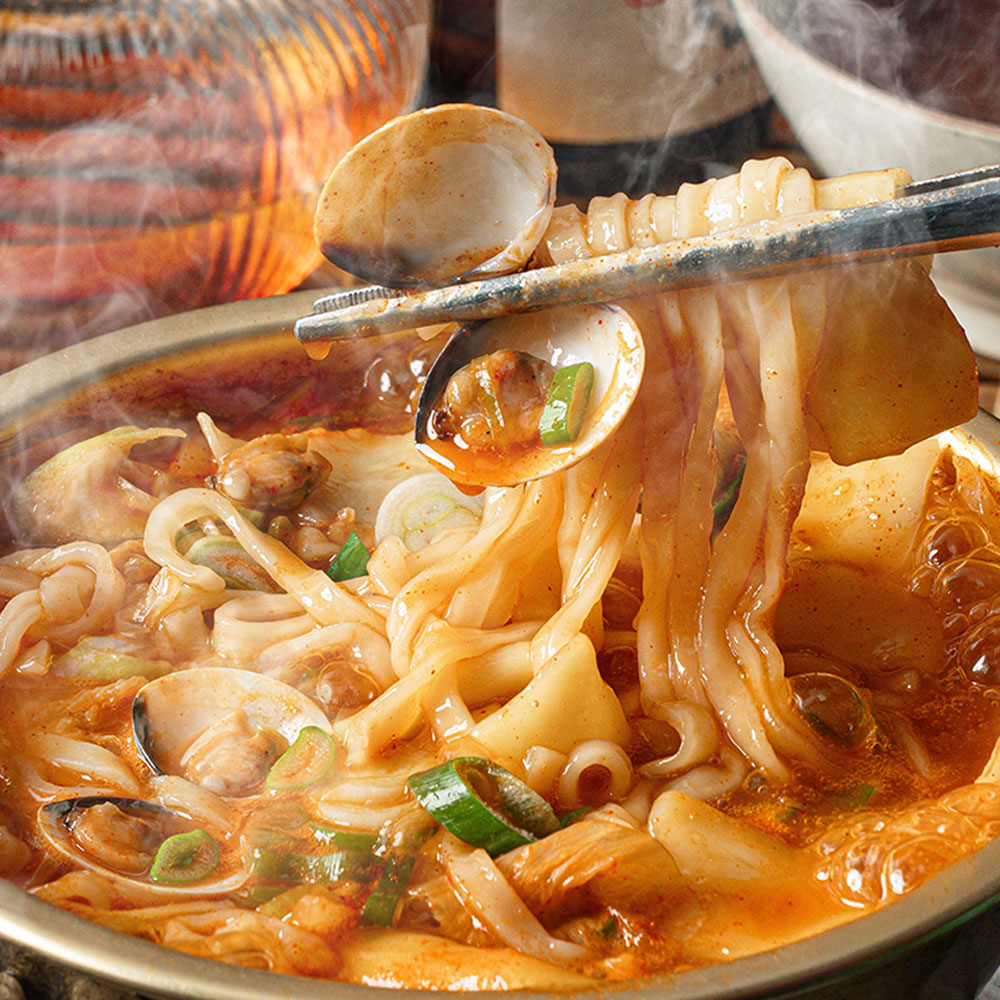 얼큰 김치 칼국수 손칼제비 밀키트 수제비 - 메인 이미지