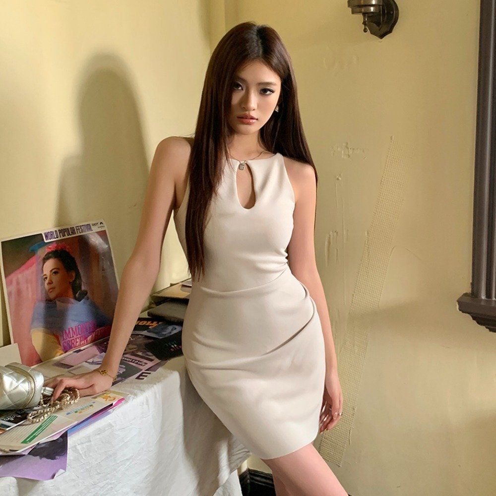 모던 시크 사이드 셔링 민소매 미니 원피스 키홀 넥트임 슬림핏 바디콘 파티룩 데이트룩 - 상품 이미지