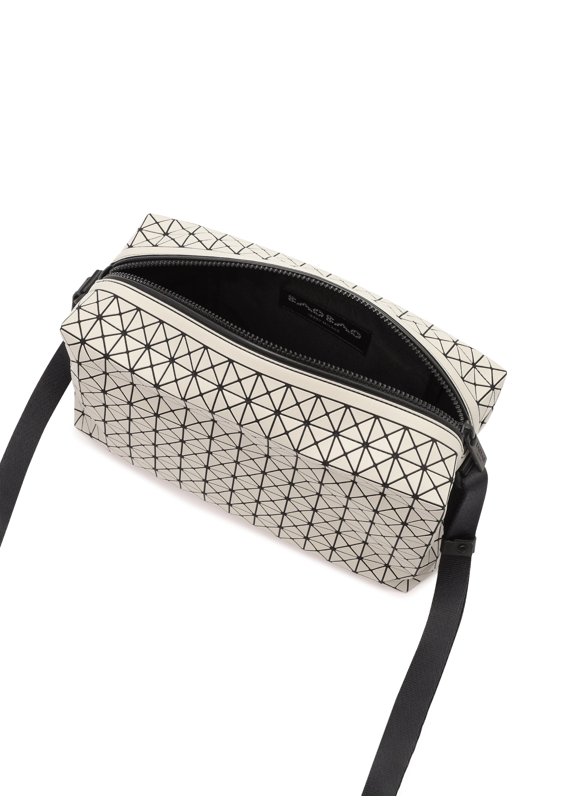 바오바오 크로스백 KURO SADDLE BAG AG133 - 상세 이미지 3