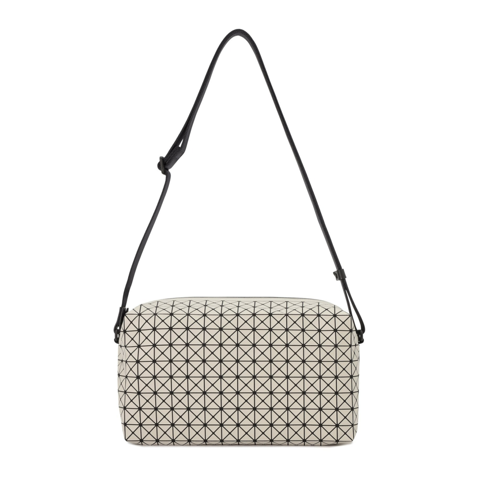 바오바오 크로스백 KURO SADDLE BAG AG133 - 메인 이미지