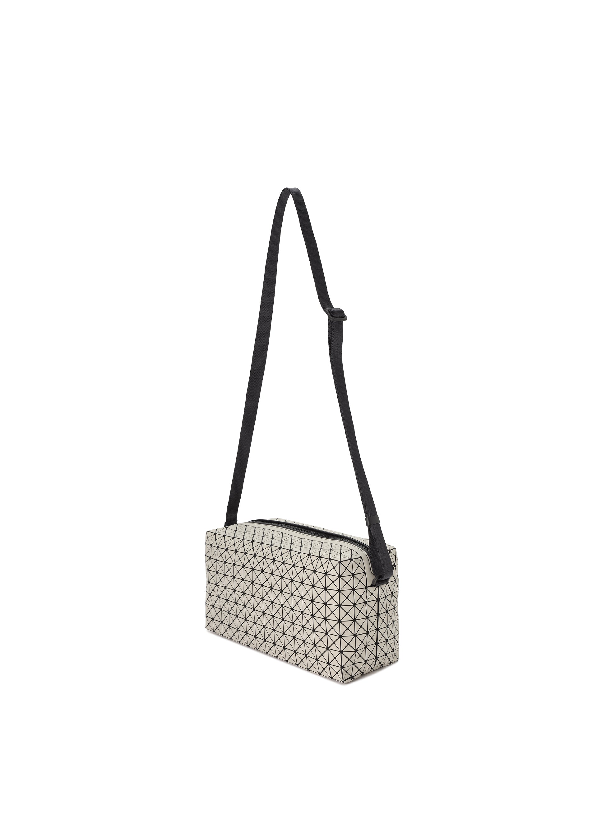 바오바오 크로스백 KURO SADDLE BAG AG133 - 상세 이미지 2