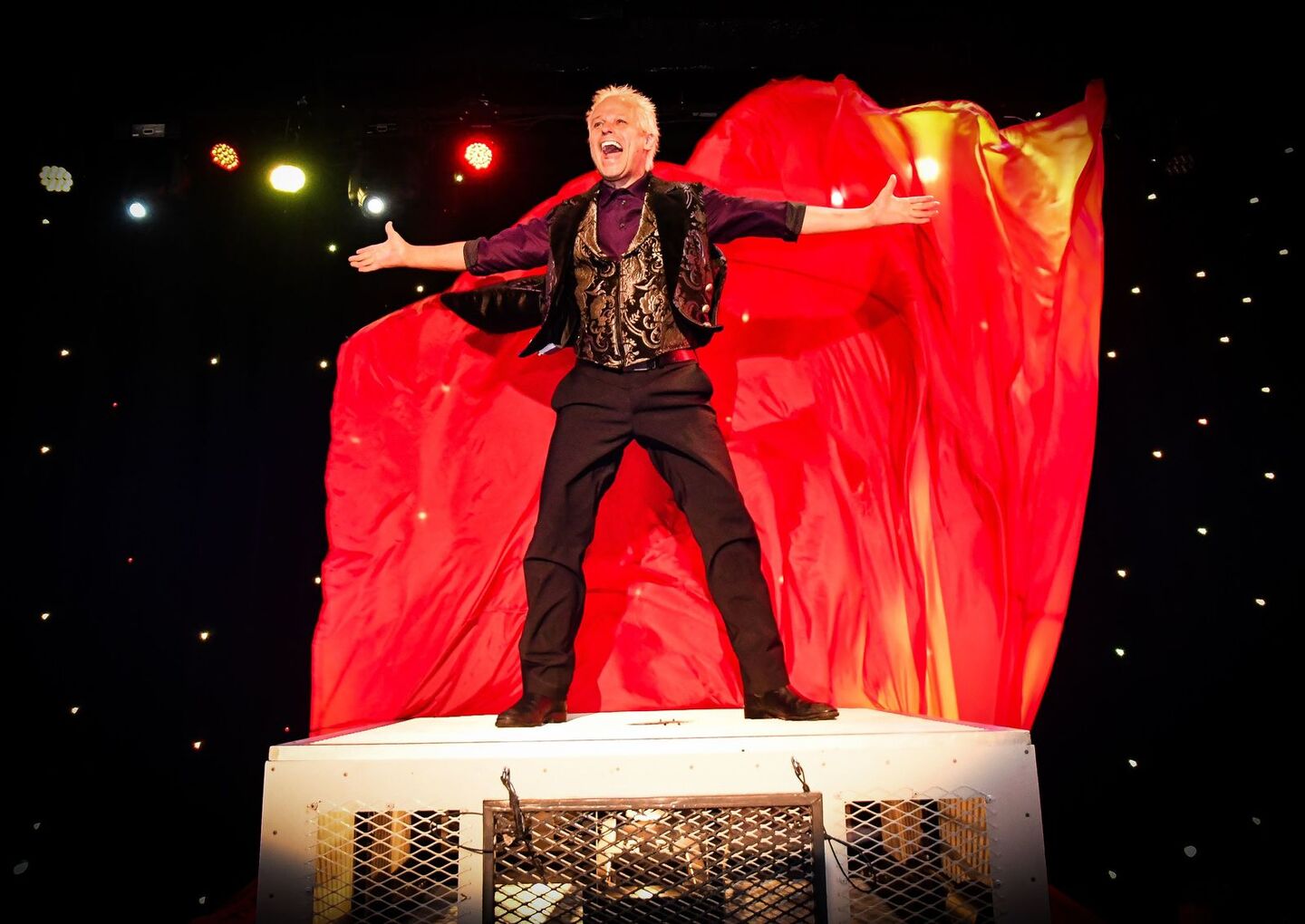 [괌] 앙코르 매직쇼 괌 크라운플라자 리조트에서 즐기는 신비한 마술쇼 디너뷔폐 선택