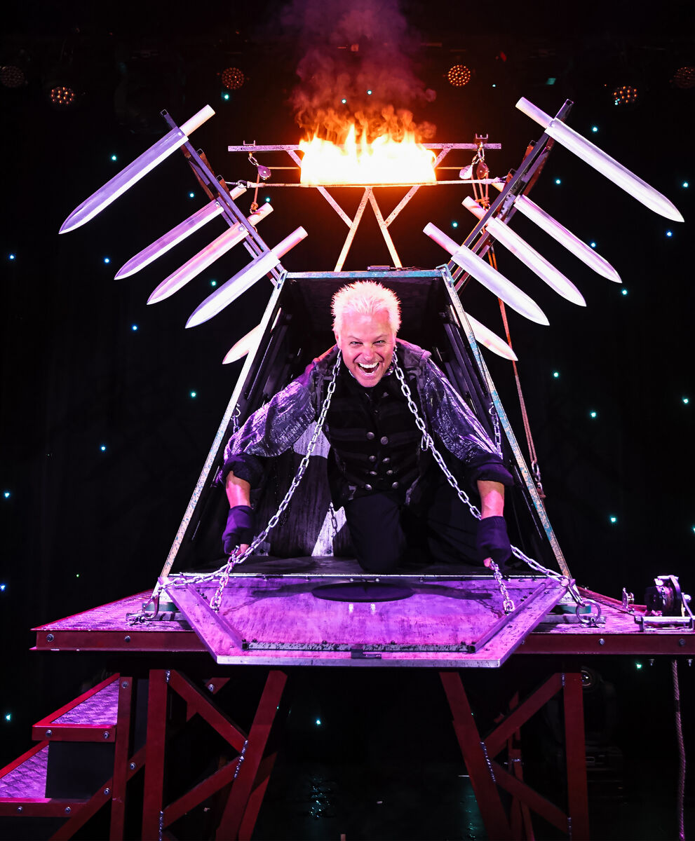 [괌] 앙코르 매직쇼 괌 크라운플라자 리조트에서 즐기는 신비한 마술쇼 디너뷔폐 선택