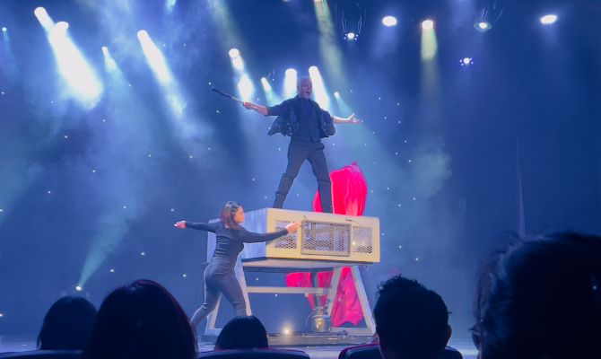 [괌] 앙코르 매직쇼 괌 크라운플라자 리조트에서 즐기는 신비한 마술쇼 디너뷔폐 선택