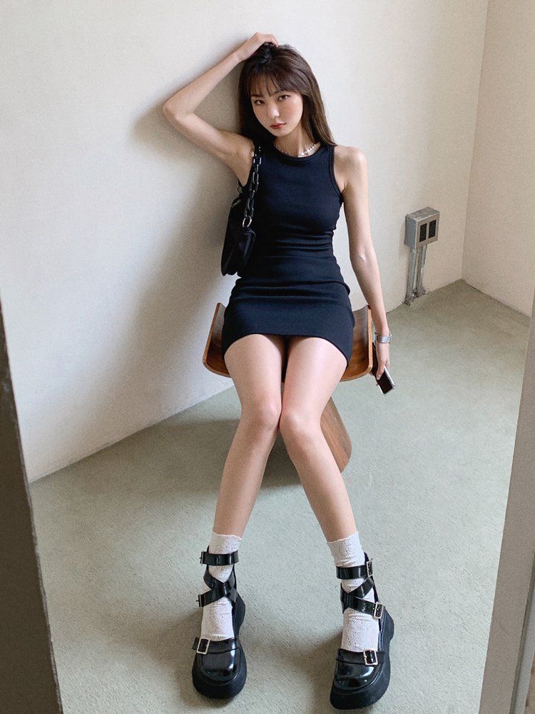 블랙 슬림핏 나시 미니 원피스 라운드넥 베이직 데일리 클럽룩 몸매보정 - 상세 이미지 3