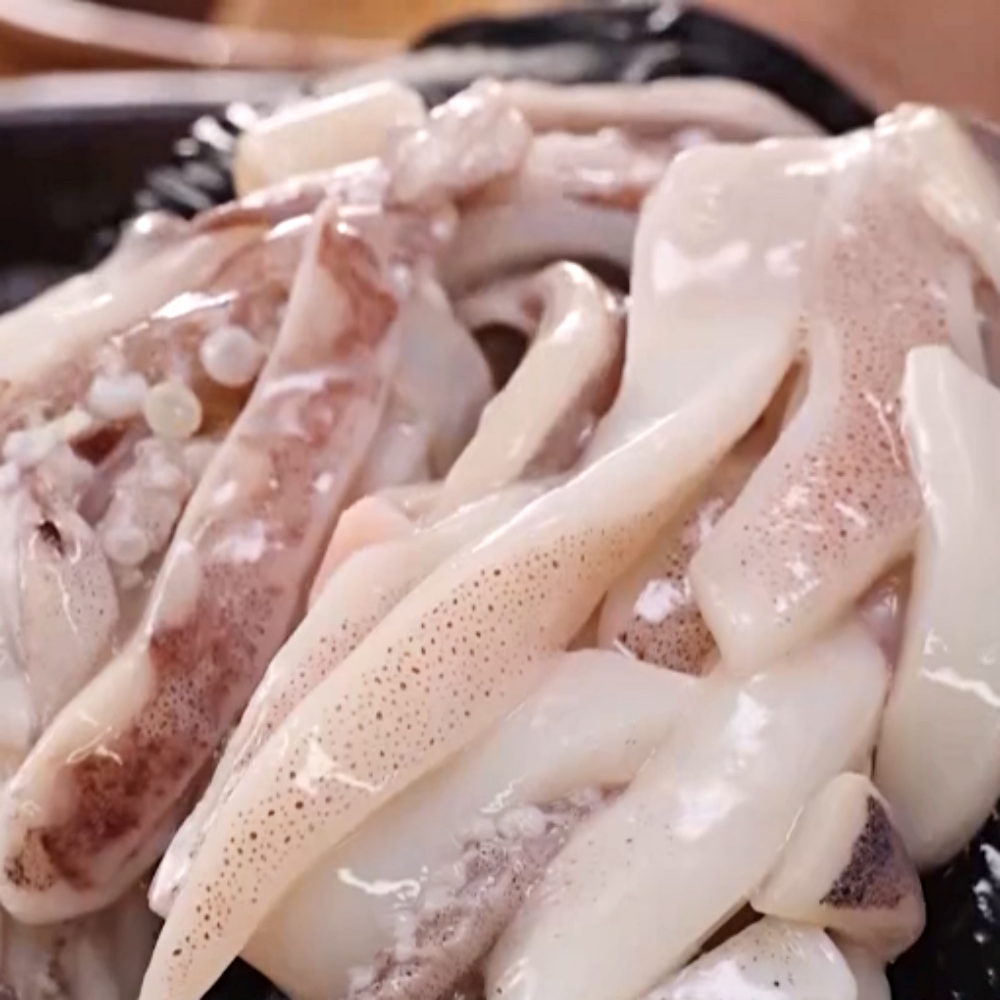 동해 오대감 세절 오징어 100g 8팩 자연산 동해오대감 손질 생물 냉동 숙회 금징어 - 상세 이미지 2