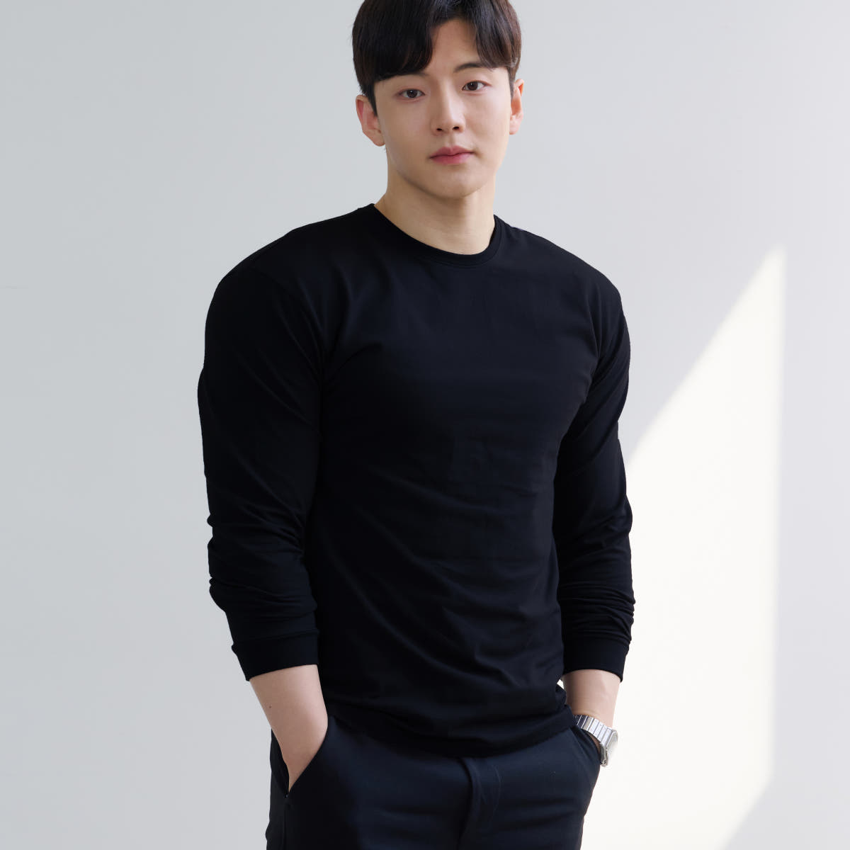 핵쿨남 어깨넓어보이는 남자 머슬핏 긴팔 라운드 티셔츠
