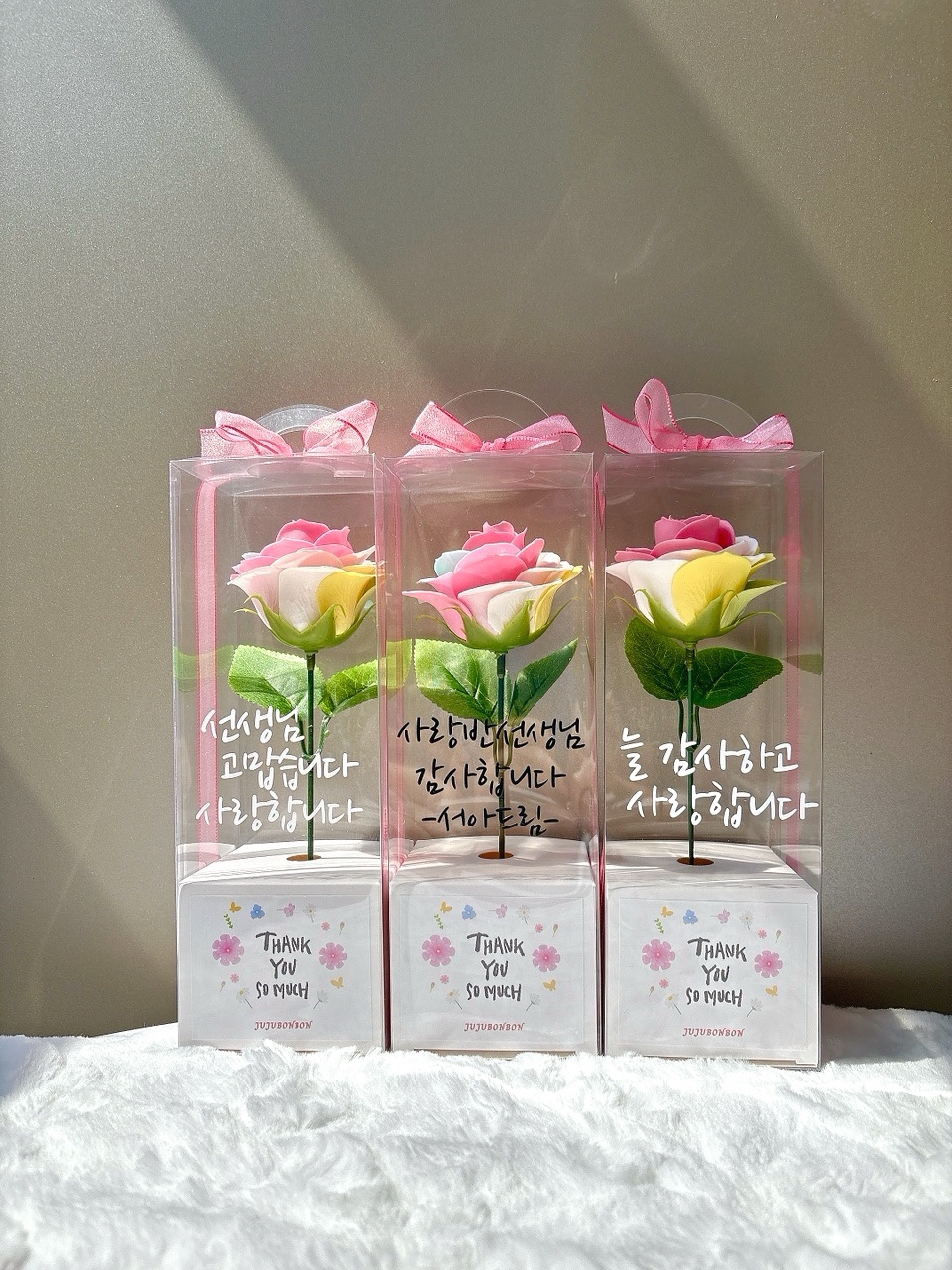 한송이 레터링 레인보우 레드장미 꽃다발 스승의날 로즈데이 부모님 선생님 맞춤문구 블랙 - 상세 이미지 4