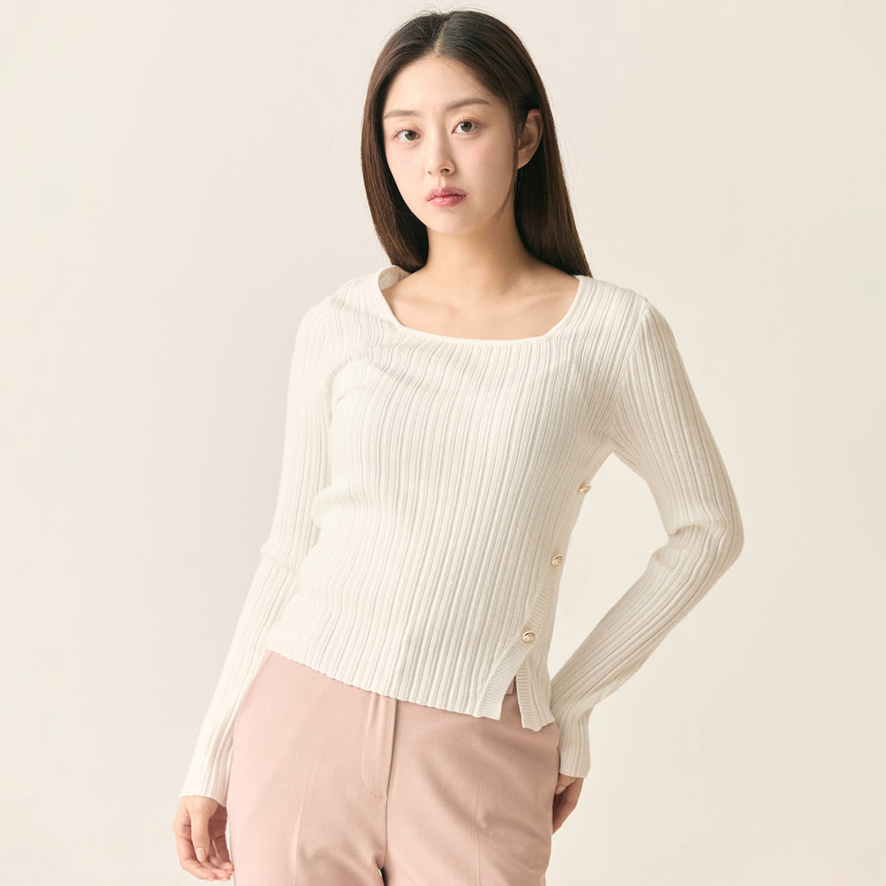 로엠 스퀘어넥 버튼 스웨터 RMKAF23R01 - 상세 이미지 2