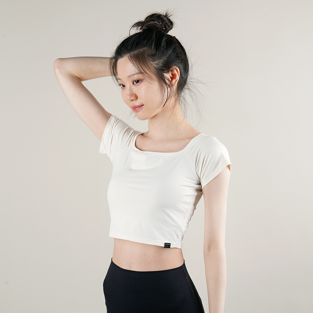 누비엔느 크롭 숏 슬리브 패드내장 요가상의 필라테스상의 - 상품 이미지