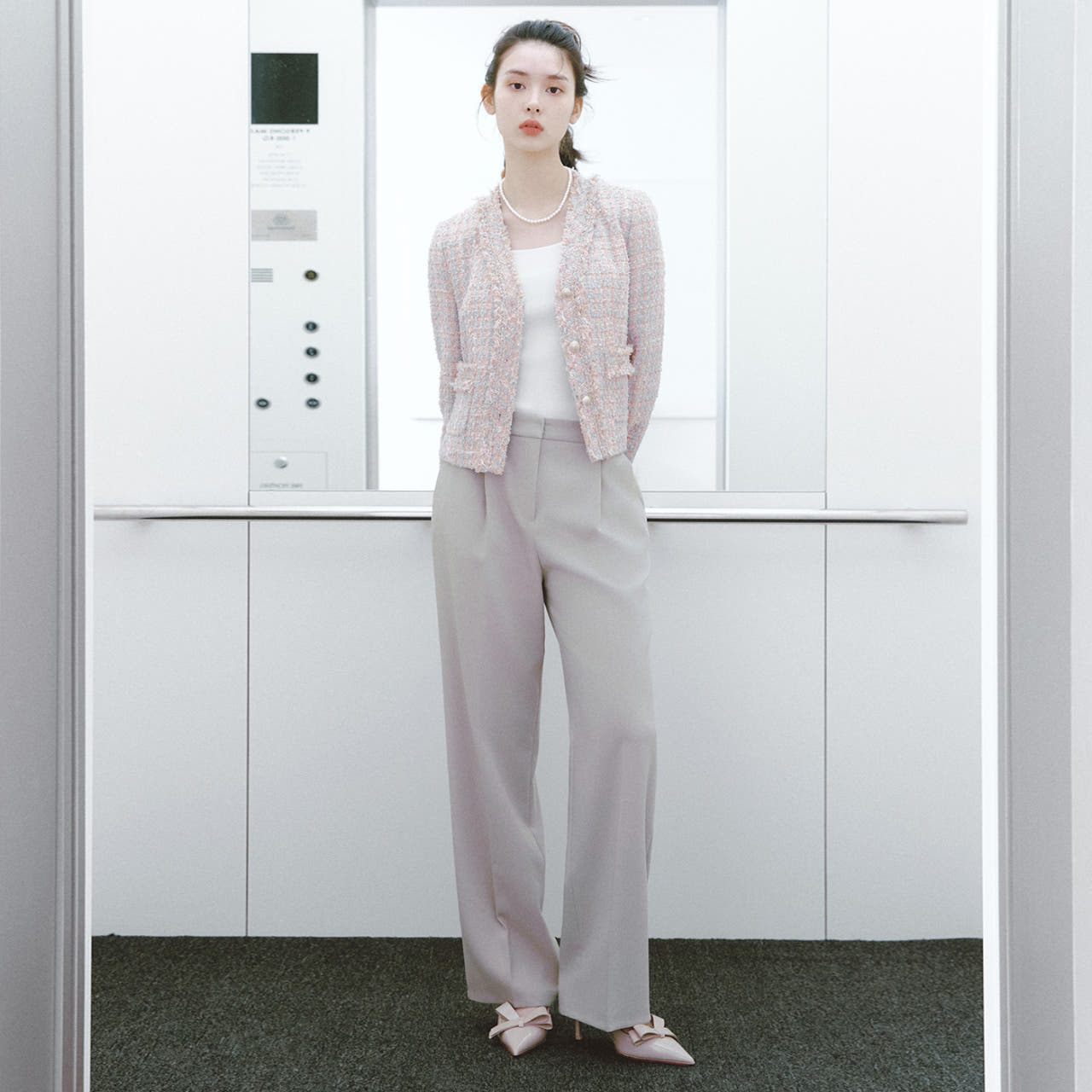 [N배송] 로엠 턱 세미와이드 슬랙스 RMTWF12R11 제품 이미지