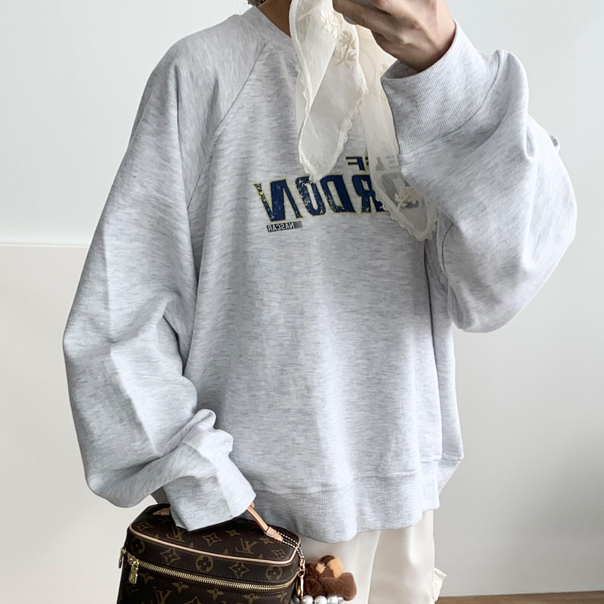 [당일발송] 아웃핏 제프 맨투맨 나염프린팅 긴팔티셔츠 루즈오버핏 기본 맨투맨티 (그레이)