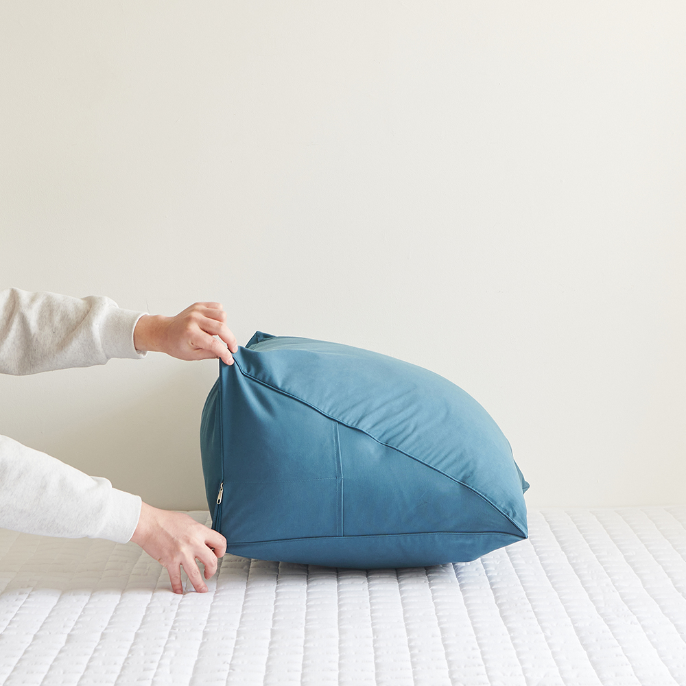 더베딩샵 1+1 삼각 등받이쿠션 허리 쇼파 침대 쿠션